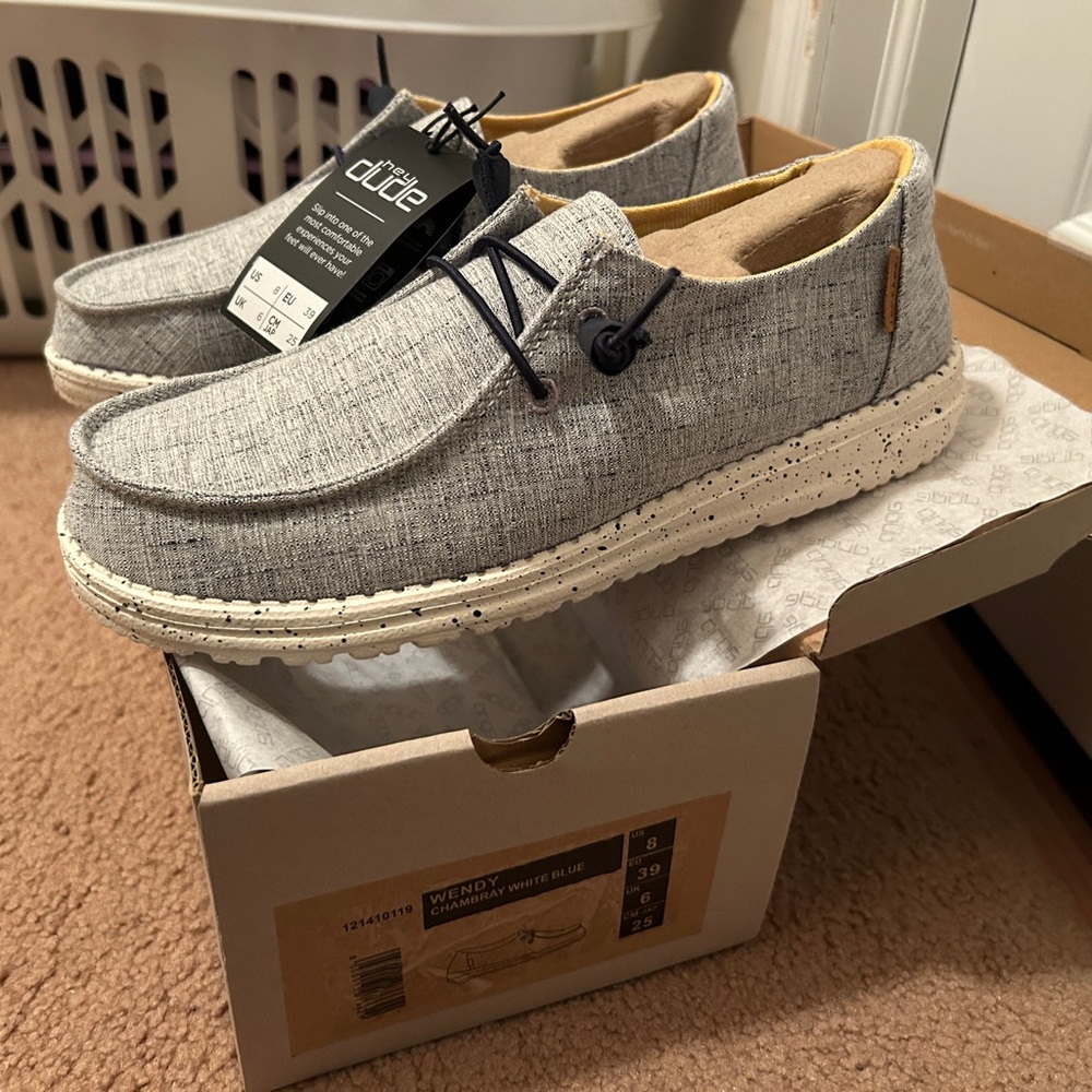 NWT Hey Dudes Wendy Size 8